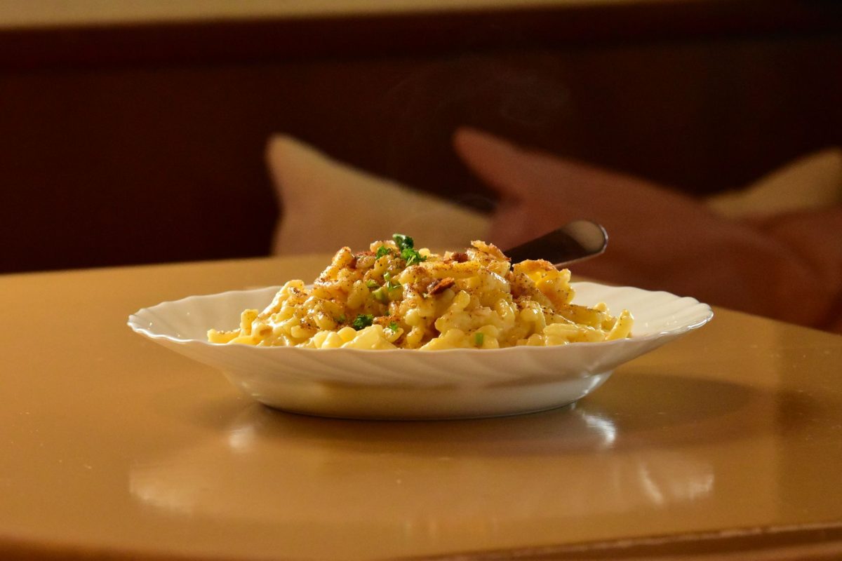 Smoky Gouda & Roasted Garlic Baked Mac and Cheese